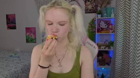 Mia online show from May 9, 3:34 am