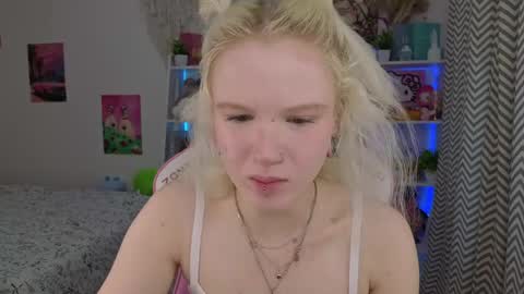 Mia online show from May 12, 3:14 am