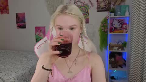Mia online show from May 13, 3:26 am