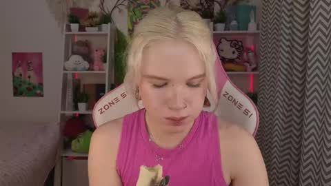 Mia online show from May 23, 3:23 am