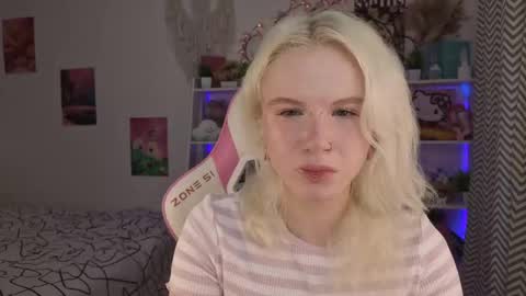 Mia online show from May 28, 3:26 am