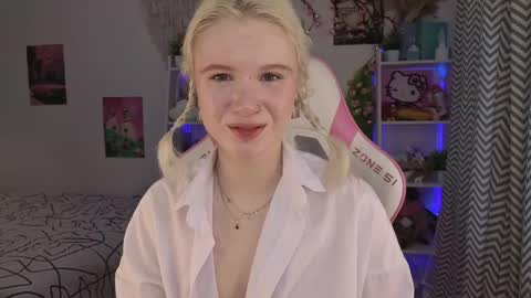 Mia online show from June 2, 3:19 am