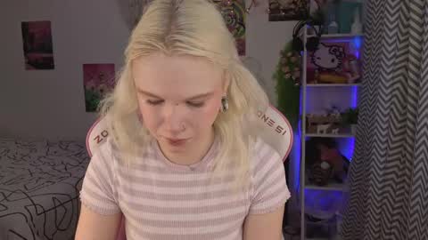 Mia online show from June 3, 3:20 am