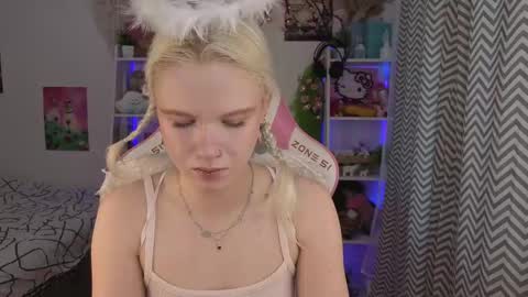 Mia online show from June 5, 3:35 am