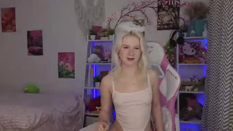 Mia online show from July 2, 3:17 am