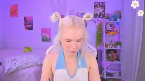Mia online show from August 2, 3:27 am