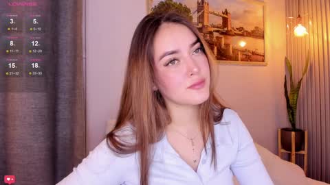 Mia White  online show from December 4, 1:20 pm