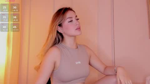Mia White  online show from April 29, 6:25 pm