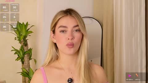 Snapshot of mia_white11 chatting on June 4, 2:12 pm Mia White online show from June 4, 2:12 pm
