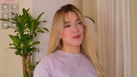 Mia White  online show from June 30, 3:35 pm