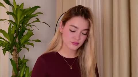 Mia White  online show from July 23, 3:43 pm