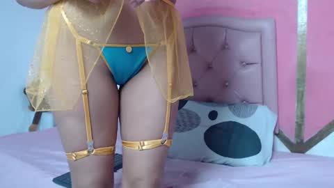 Mia online show from October 31, 11:55 am