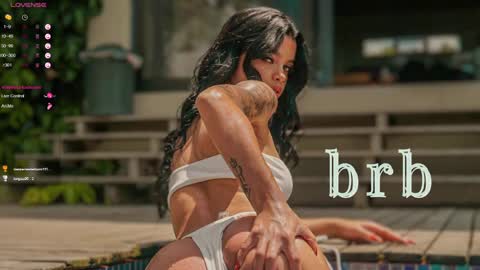 Snapshot of mia_world_ chatting on February 6, 1:49 am online show from February 6, 1:49 am