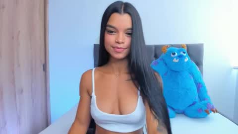 Snapshot of mia_world_ chatting on October 13, 4:51 pm online show from October 13, 4:51 pm