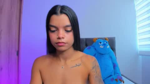 Snapshot of mia_world_ chatting on October 15, 12:27 pm online show from October 15, 12:27 pm