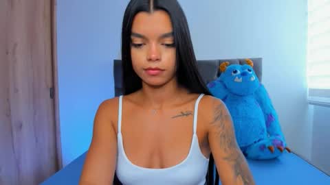 Snapshot of mia_world_ chatting on October 26, 6:14 pm online show from October 26, 6:14 pm