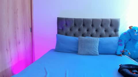 Snapshot of mia_world_ chatting on November 4, 2:49 pm online show from November 4, 2:49 pm