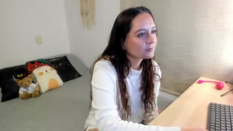 Snapshot of mia_xgray chatting on December 21, 5:18 pm Mia   online show from December 21, 5:18 pm