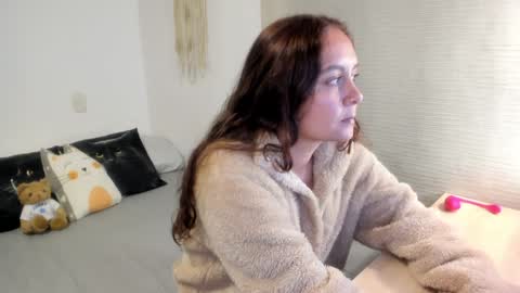 Snapshot of mia_xgray chatting on February 8, 7:05 pm Mia   online show from February 8, 7:05 pm