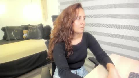 Snapshot of mia_xgray chatting on October 14, 11:05 pm Mia   online show from October 14, 11:05 pm