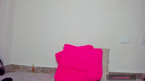 Snapshot of mia_xxx__ chatting on December 24, 10:55 am MIA INDEPENDENT MODEL online show from December 24, 10:55 am