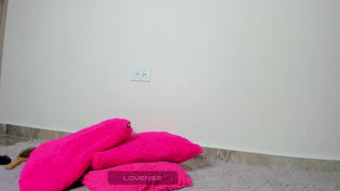 Snapshot of mia_xxx__ chatting on January 6, 8:46 am MIA INDEPENDENT MODEL online show from January 6, 8:46 am