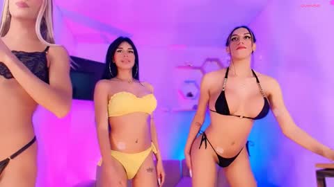 Snapshot of mia_yourmommy chatting on January 28, 3:04 pm     online show from January 28, 3:04 pm