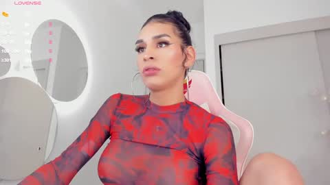 Snapshot of mia_yourmommy chatting on February 5, 6:56 am     online show from February 5, 6:56 am