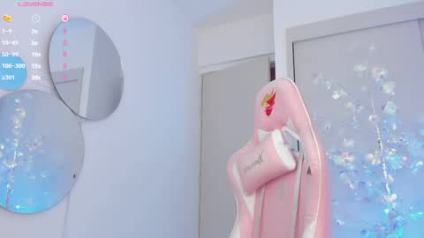 Snapshot of mia_yourmommy chatting on February 17, 11:53 pm     online show from February 17, 11:53 pm