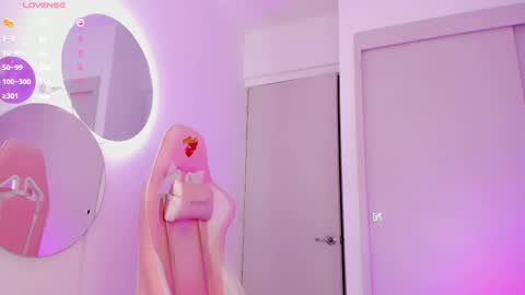 Snapshot of mia_yourmommy chatting on February 22, 10:29 am     online show from February 22, 10:29 am