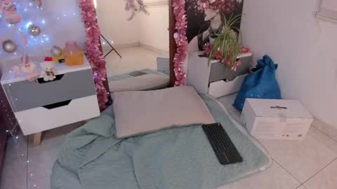 mia_zafir online show from December 23, 3:26 am