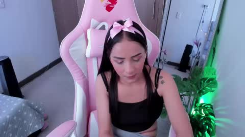 mia  nicolle online show from March 3, 4:46 pm