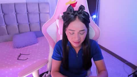 mia  nicolle online show from September 22, 2:57 am