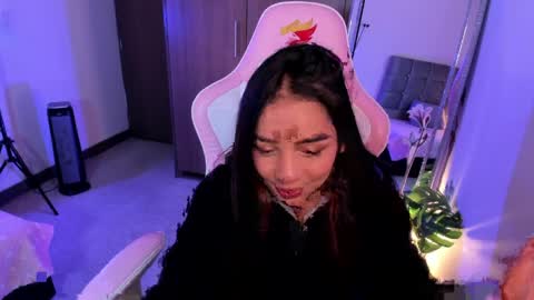 mia  nicolle online show from April 9, 3:17 am