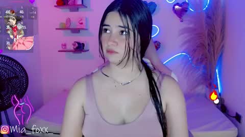 Mia online show from February 16, 9:05 pm