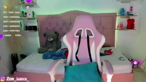 Mia online show from June 2, 9:06 pm