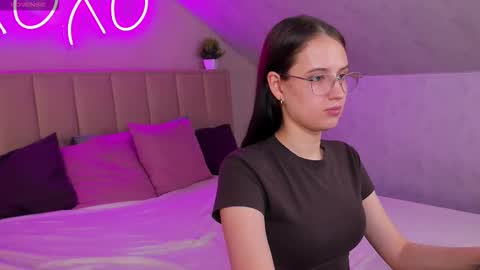 Mia online show from March 9, 9:35 am