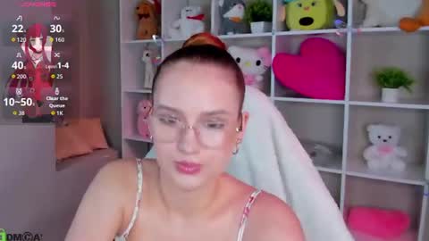 Mia online show from June 11, 10:46 am