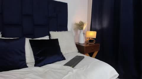 Snapshot of miaa_queen2 chatting on February 12, 2:21 pm Mia online show from February 12, 2:21 pm