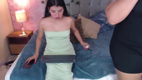 Sophie and Whanda online show from October 11, 8:40 pm