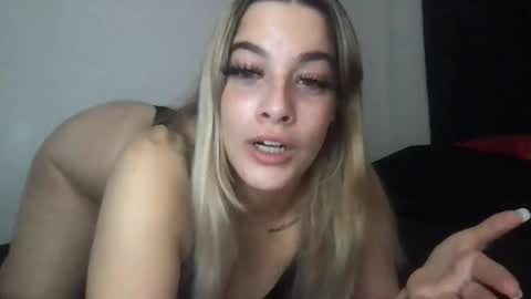 Mia Moji online show from October 6, 12:46 pm