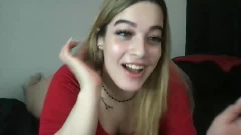 Mia Moji online show from February 16, 2:02 pm