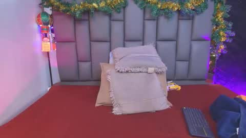 Mia online show from November 29, 12:08 pm