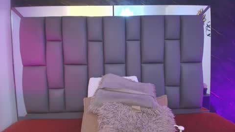 Mia online show from February 20, 12:05 pm