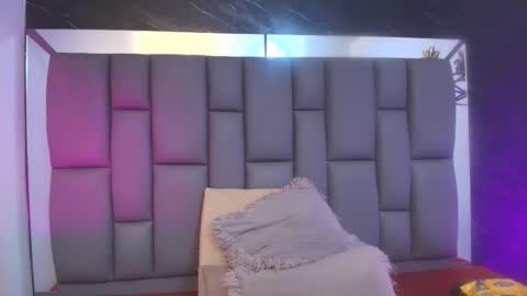 Mia online show from February 21, 12:06 pm