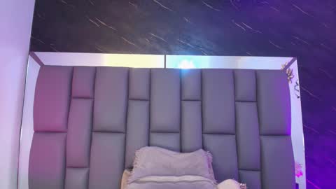 Mia online show from February 27, 12:05 pm