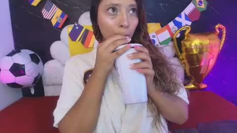 Mia online show from June 19, 12:09 pm