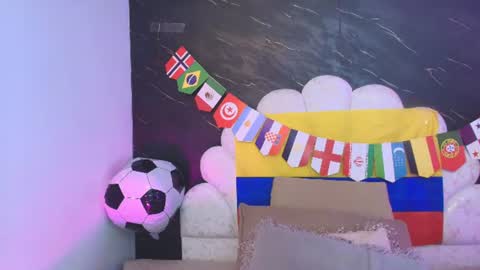 Mia online show from June 22, 12:02 pm
