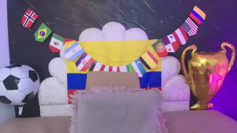 Mia online show from July 3, 12:11 pm