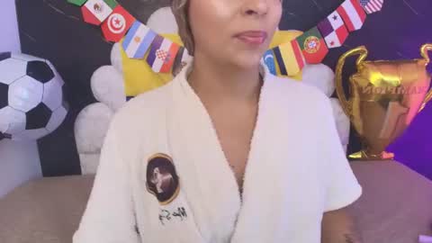 Mia online show from July 10, 12:08 pm